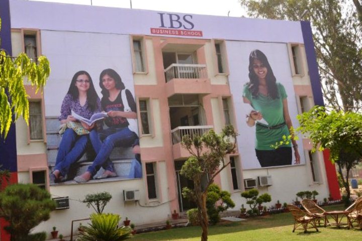 https://cache.careers360.mobi/media/colleges/social-media/media-gallery/5595/2019/6/3/College View of IBS Business School Gurgaon_Campus-View.jpg